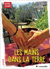 Couverture du livre Les mains dans la terre - Cathy Ytak - ISBN 9791090685703